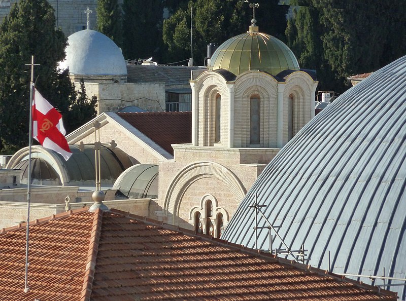 Old_Jerusalem_Greek_Orthodox_Patriarchate_golden_dome_and_flag