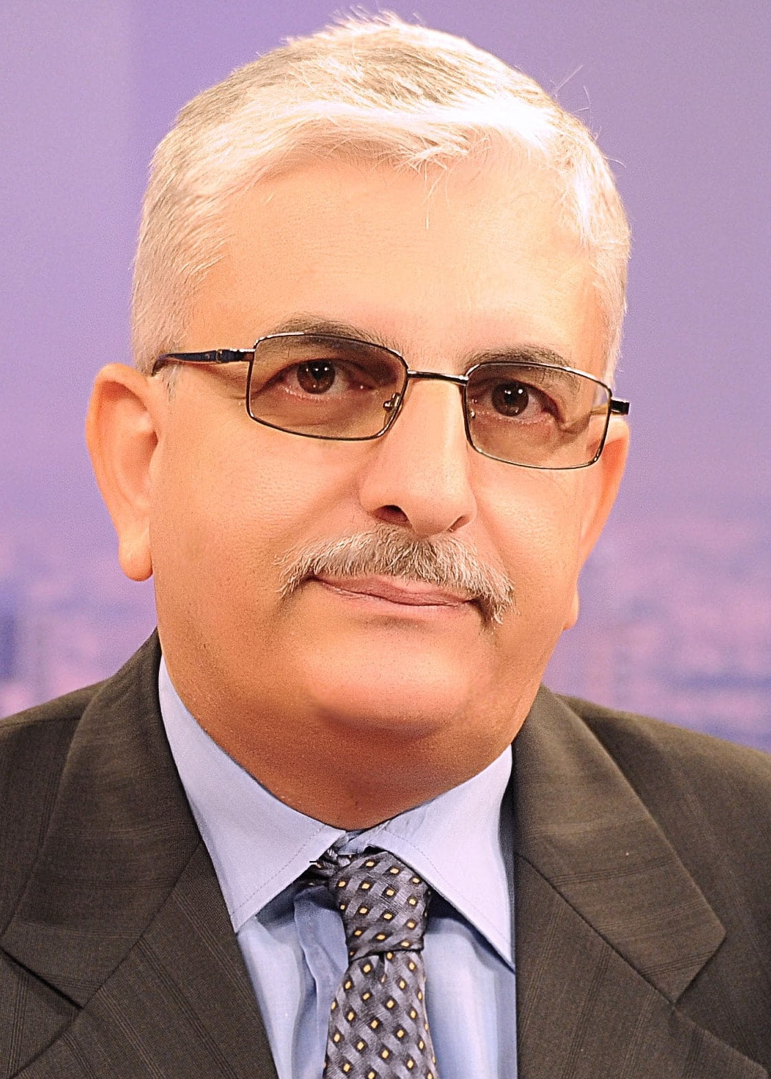 الكاتب الفرد عصفور