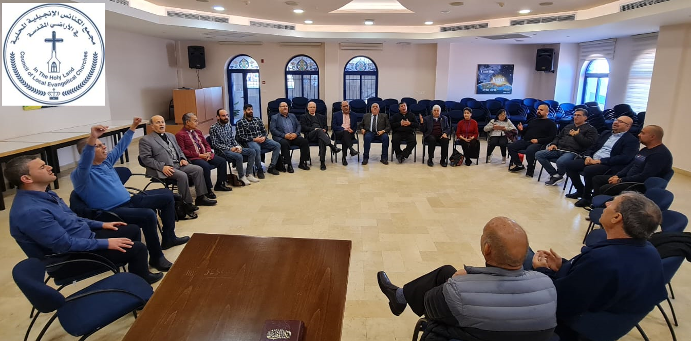 صورة من الارشيف لقادة من المجمع الإنجيلي في فلسطين في اللقاء الشهري في بيت اللقاء- بيت جالا