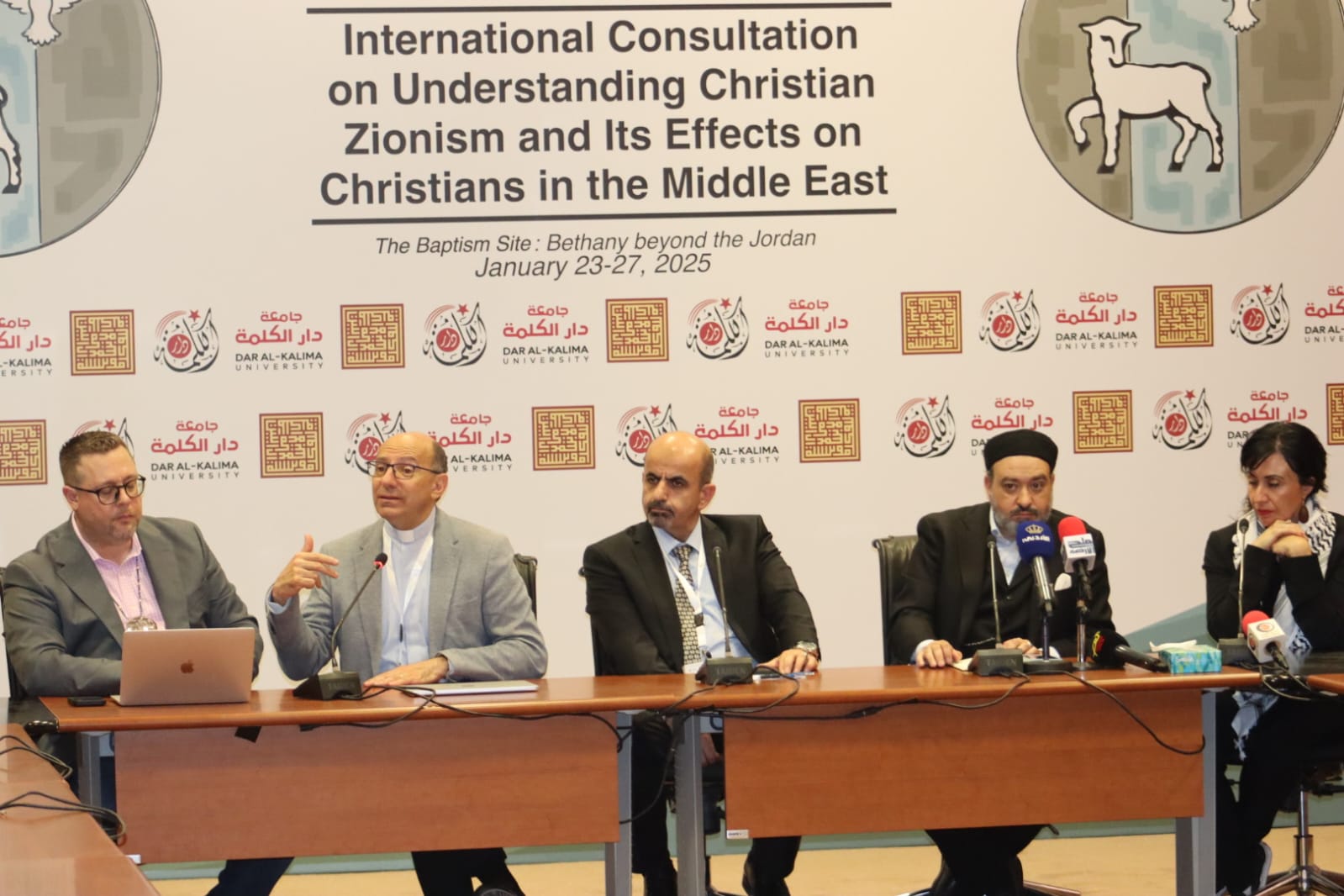 المؤتمر الصحفي في المغطس Press conference in the Baptismal site