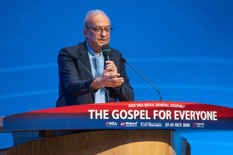SG Rev. Botrus Mansour presenting his vision at the WEA in Korea