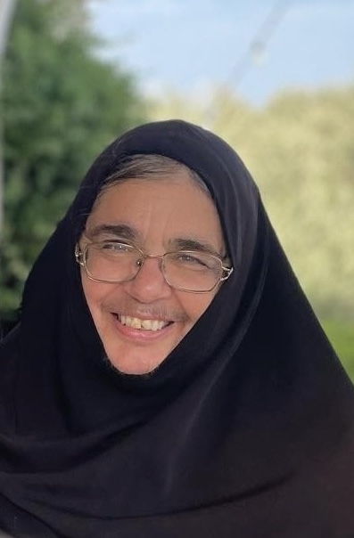 الراهبة أغابي في الدير الروسي الأرثوذكسيي أمريكية الأصل