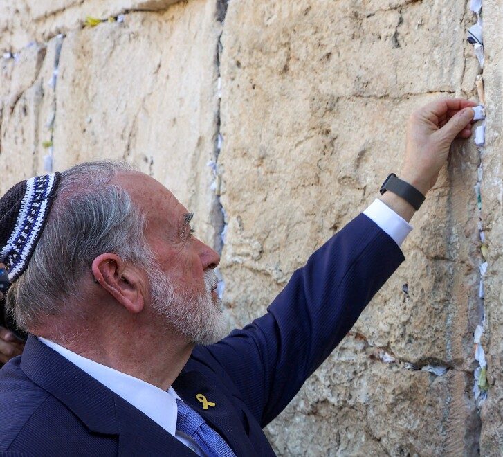 US Ambassador Mike Huckabee at the Western Wall in Jerusalem