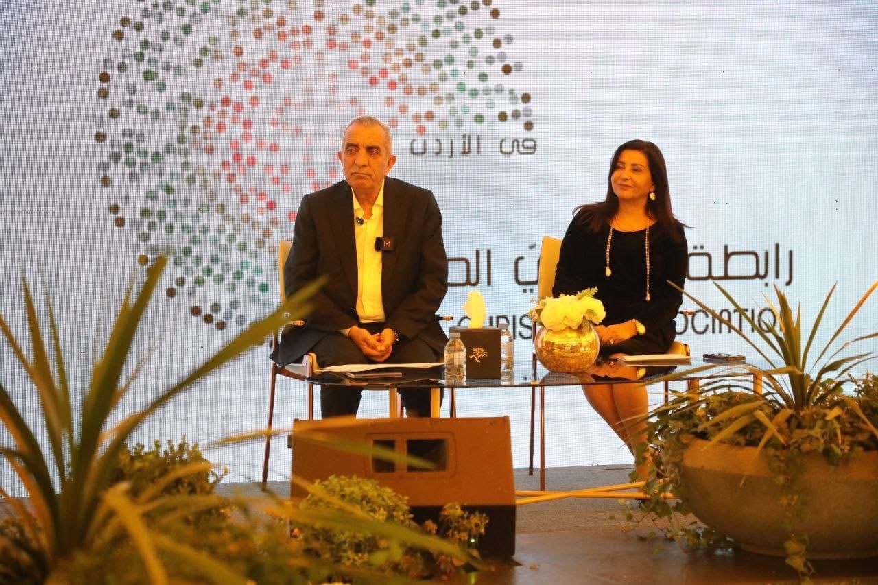 وزير الثقافة مصطفى الرواشدة مع رئيسةُ رابطة مسيحيّي المشرق في الأردن الاعلامية لينا مشربش
