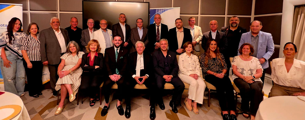 Group photo with the presenter