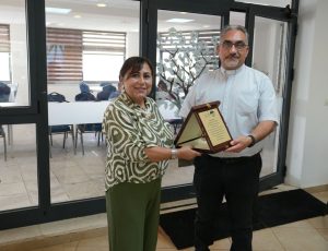 القس جاك سارة يكرم سمر الأعرج موسى